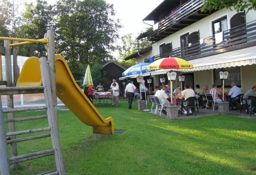 Hotelli Gasthof Strobl Waldfrieden Garni