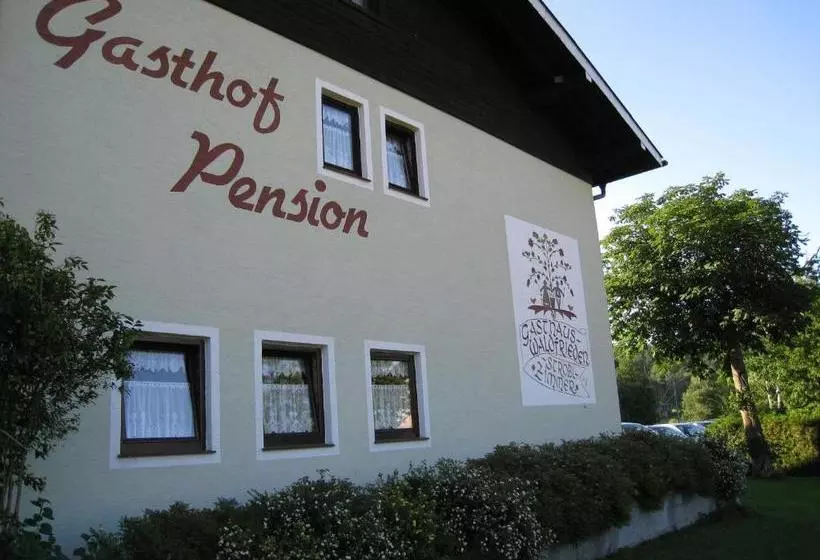 Hotelli Gasthof Strobl Waldfrieden Garni