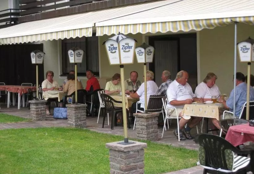 Hotelli Gasthof Strobl Waldfrieden Garni