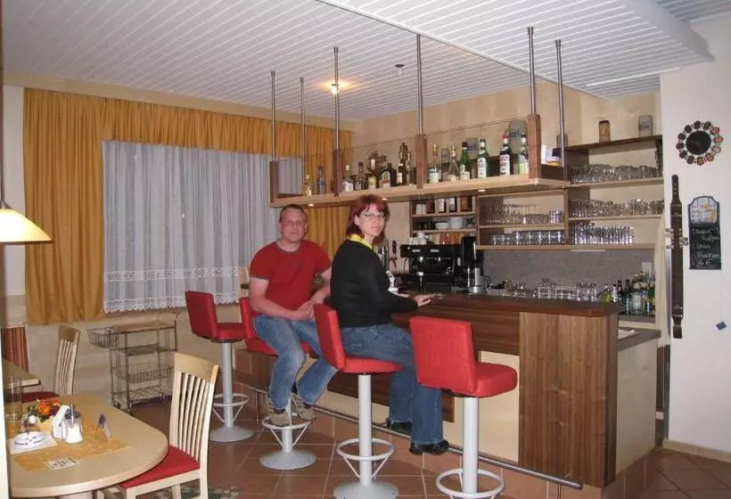 Hotelli Gasthof Strobl Waldfrieden Garni