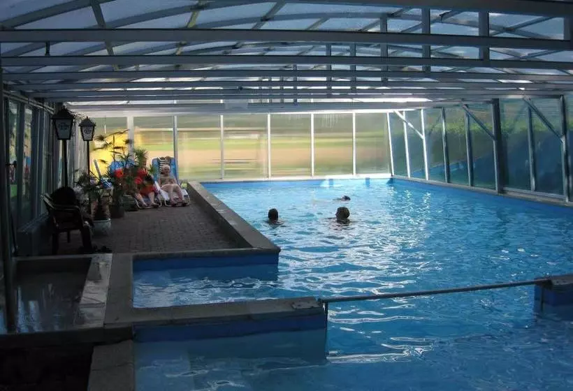 Hotelli Gasthof Strobl Waldfrieden Garni