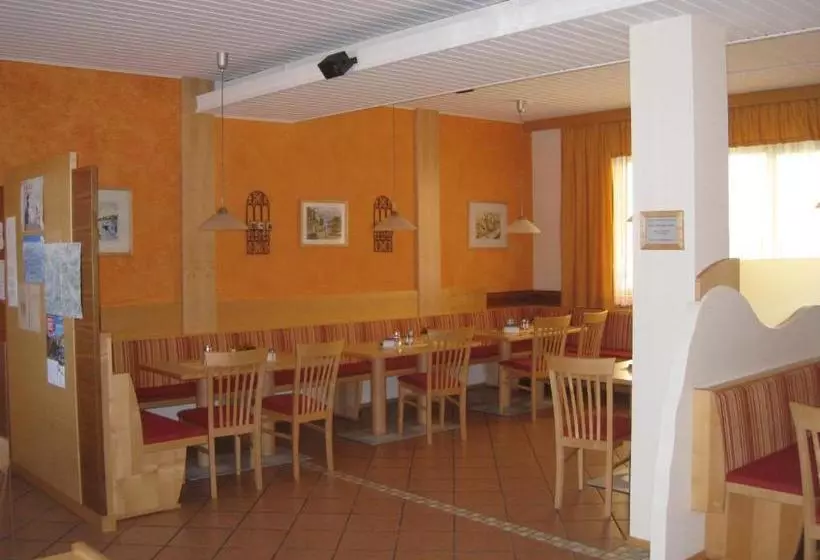 Hotelli Gasthof Strobl Waldfrieden Garni