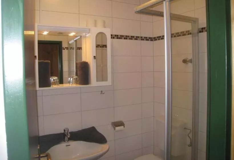 Hotelli Gasthof Strobl Waldfrieden Garni