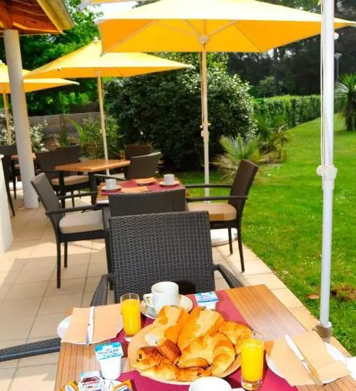 ホテル Hôtel Les Fougères   Hossegor