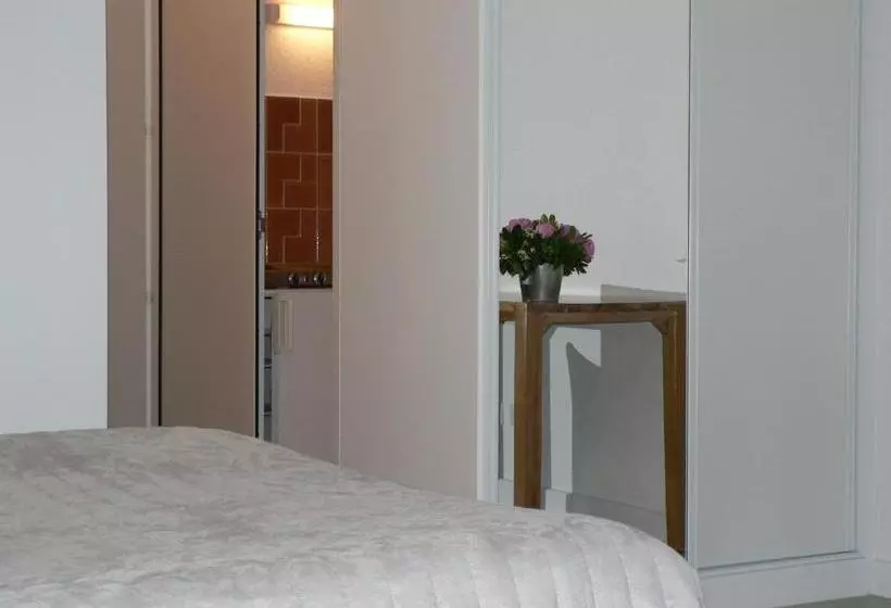 ホテル Hôtel Les Fougères   Hossegor