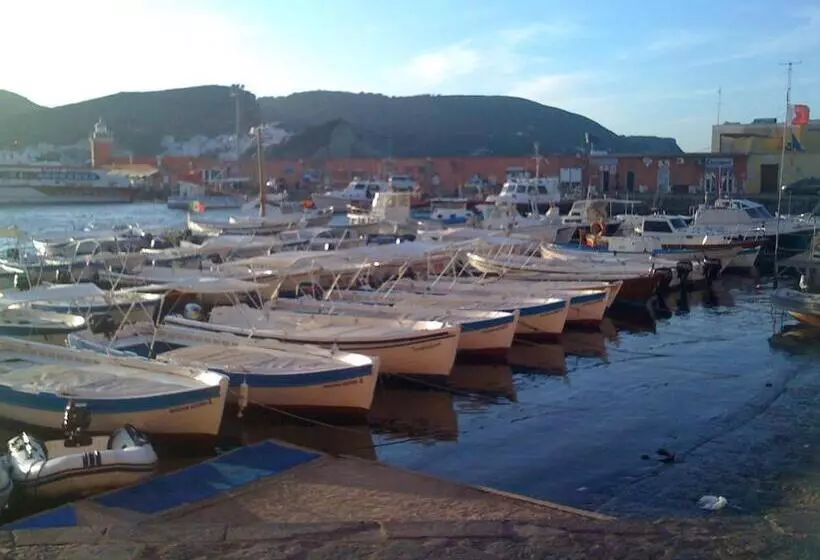 استراحتگاه Villa Adele Ponza