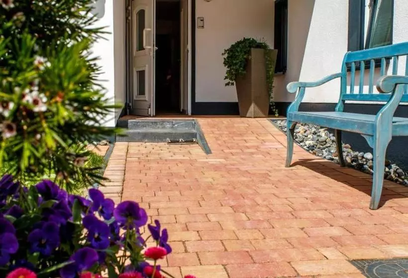 Aamiaismajoitus (B&B) Haus Mönchgut