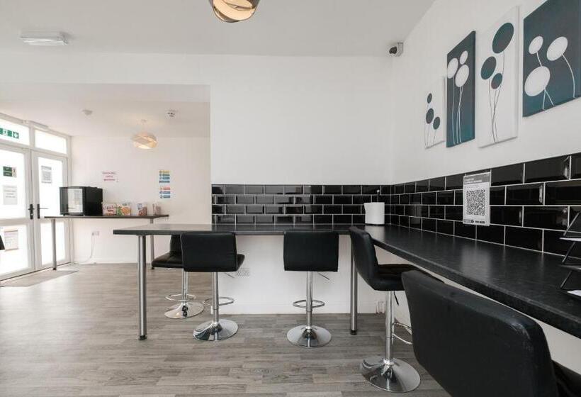 בית מלון כפרי The Pickering Park