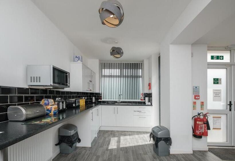 בית מלון כפרי The Pickering Park