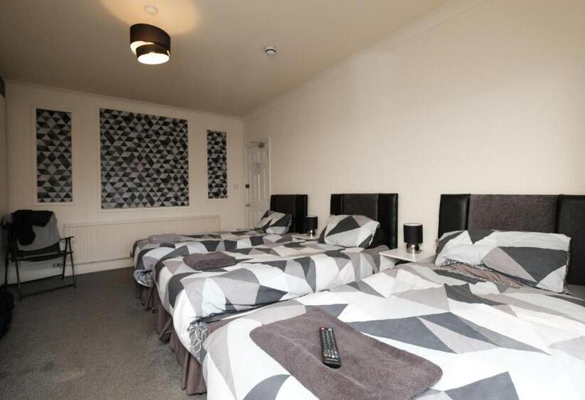 בית מלון כפרי The Pickering Park