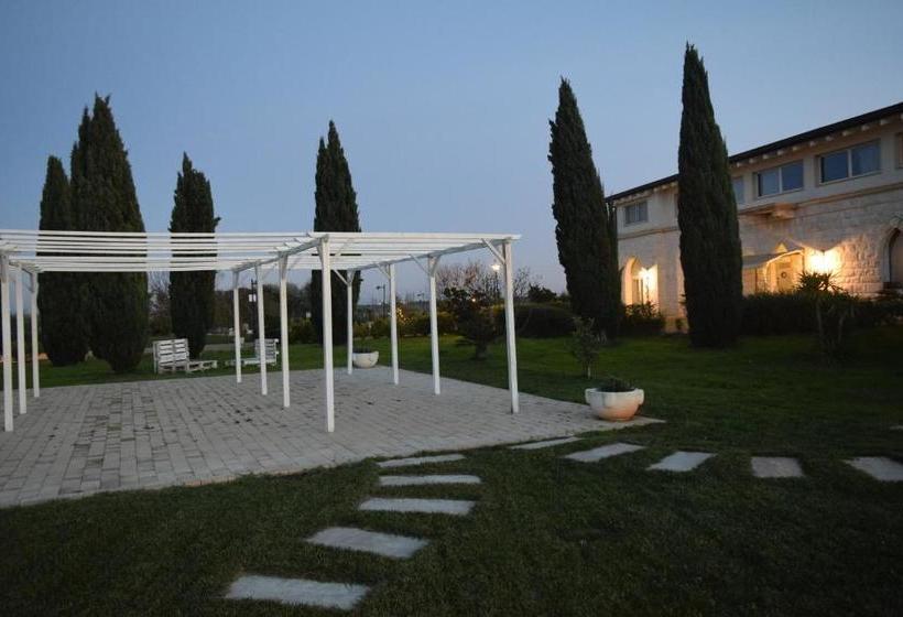 مبيت وإفطار Templum