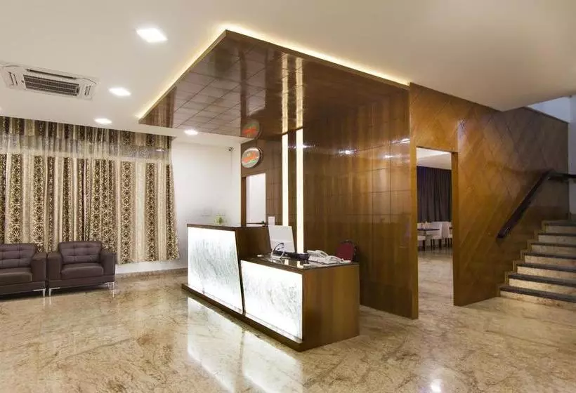 ホテル Genx Crystal Inn Chikmagaluru