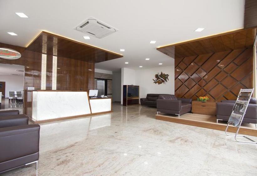 ホテル Genx Crystal Inn Chikmagaluru