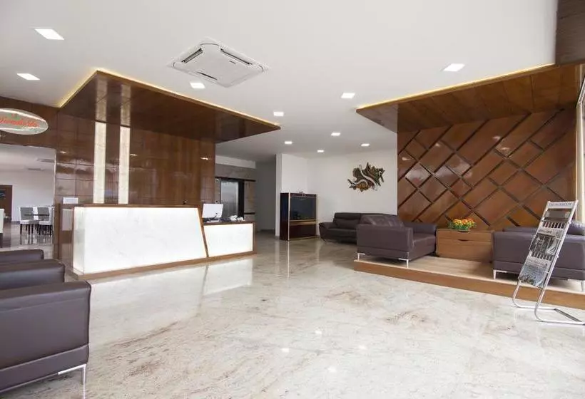 ホテル Genx Crystal Inn Chikmagaluru