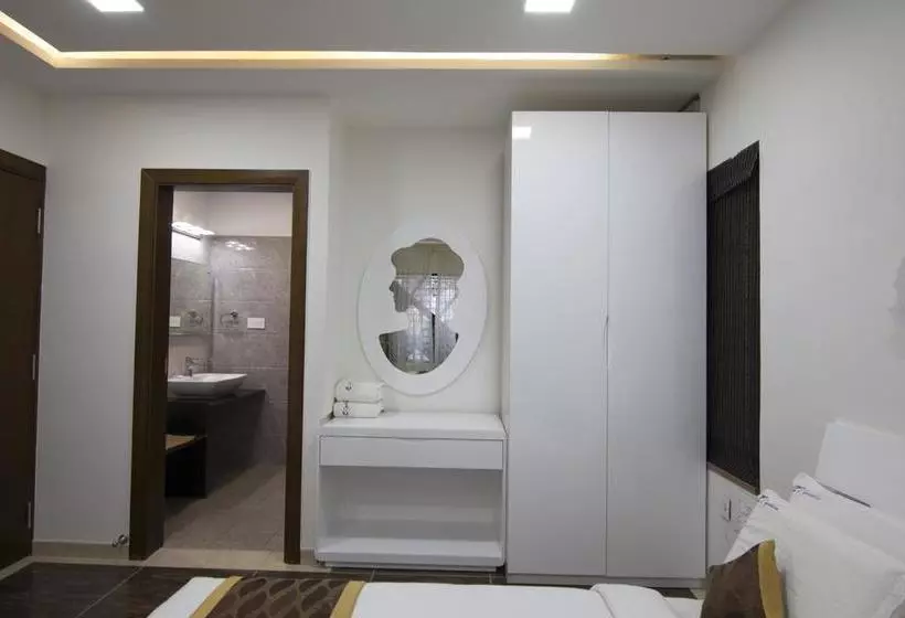 ホテル Genx Crystal Inn Chikmagaluru