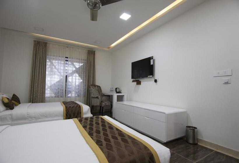 ホテル Genx Crystal Inn Chikmagaluru