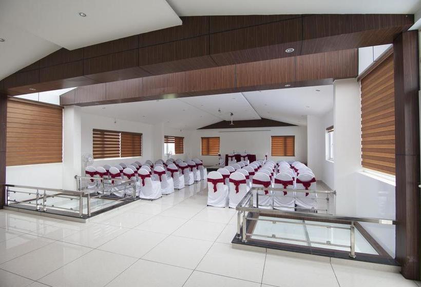 ホテル Genx Crystal Inn Chikmagaluru