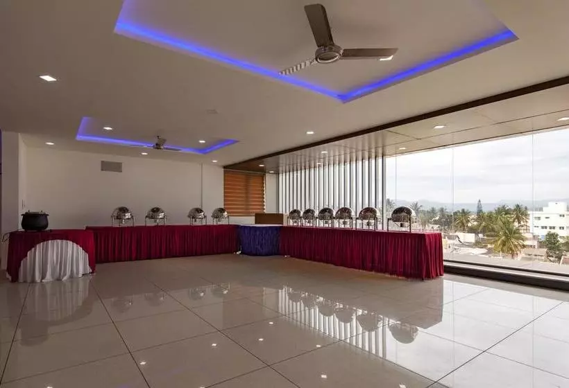 ホテル Genx Crystal Inn Chikmagaluru