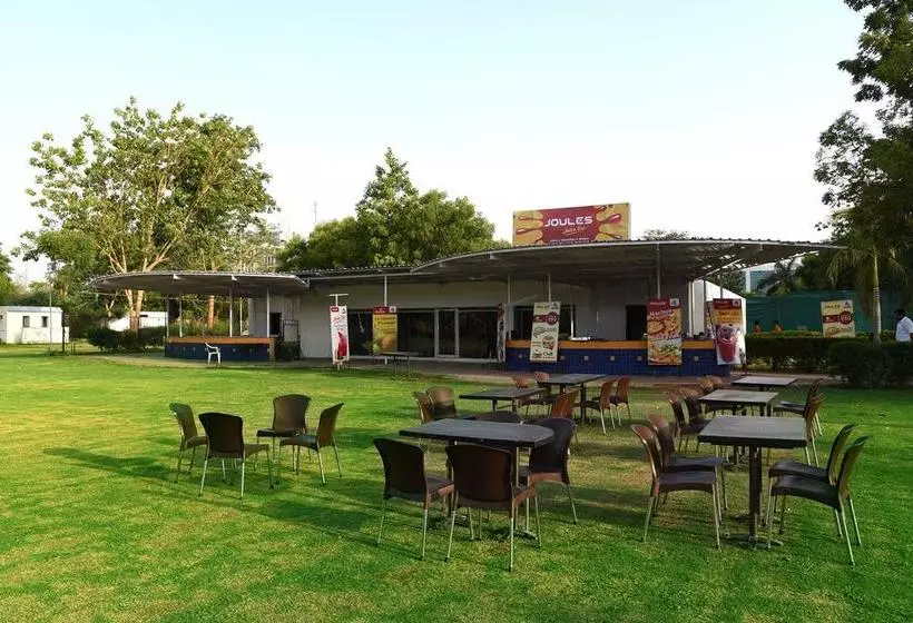 Hotelli Infocity Club And Resort