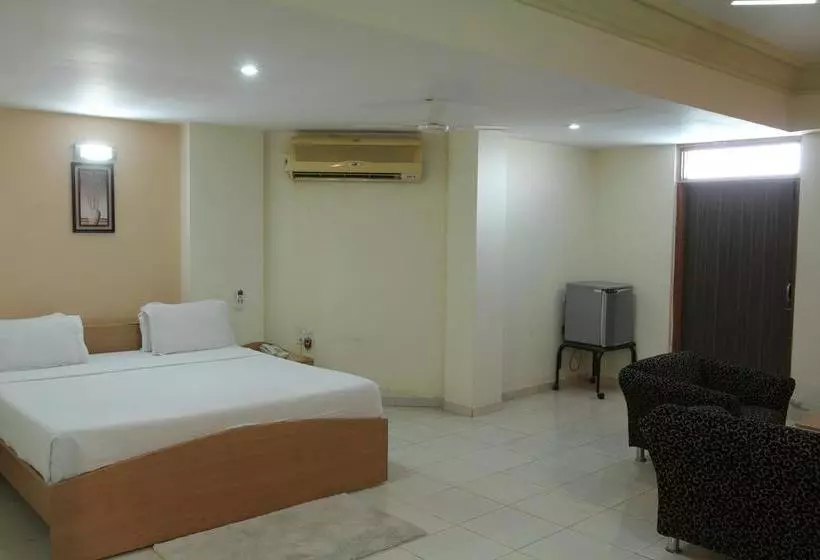 Hotelli Infocity Club And Resort