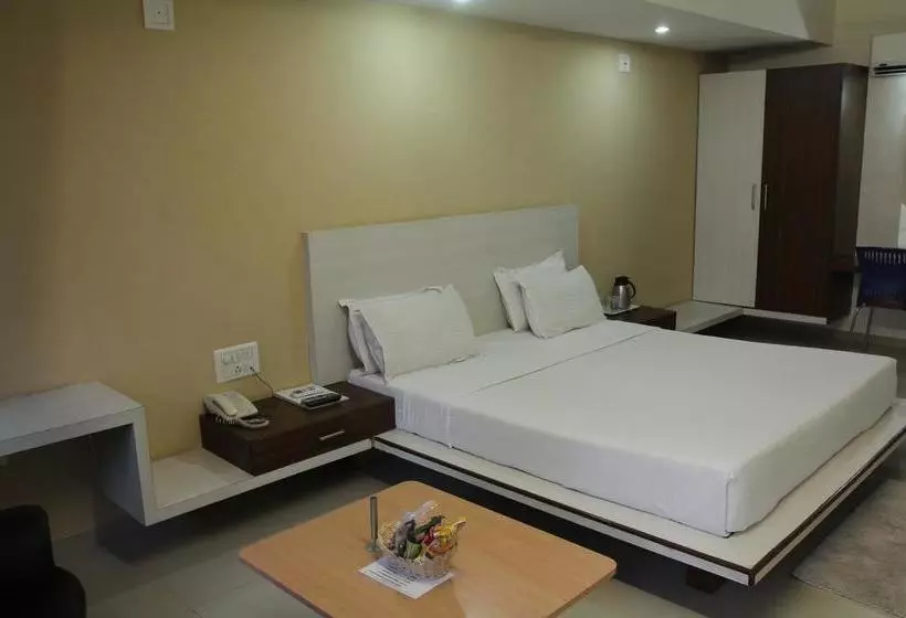 Hotelli Infocity Club And Resort