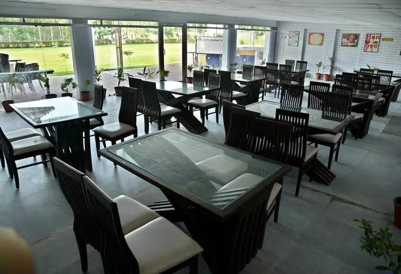 Hotelli Infocity Club And Resort