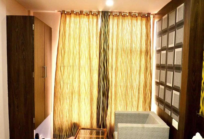 ホテル Aamantran Avenue