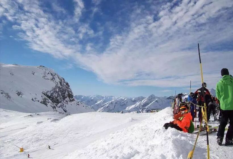 Hotelli Pensione Genzianella