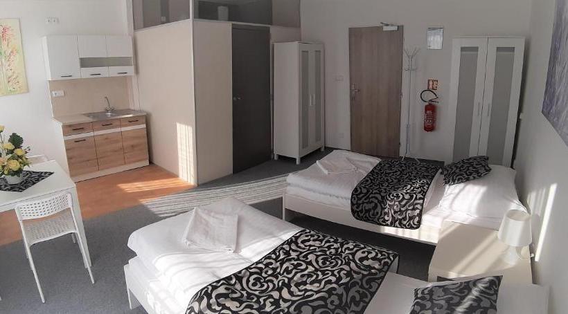 호스텔 Ubytovna Kubra