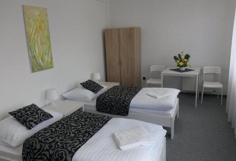 호스텔 Ubytovna Kubra