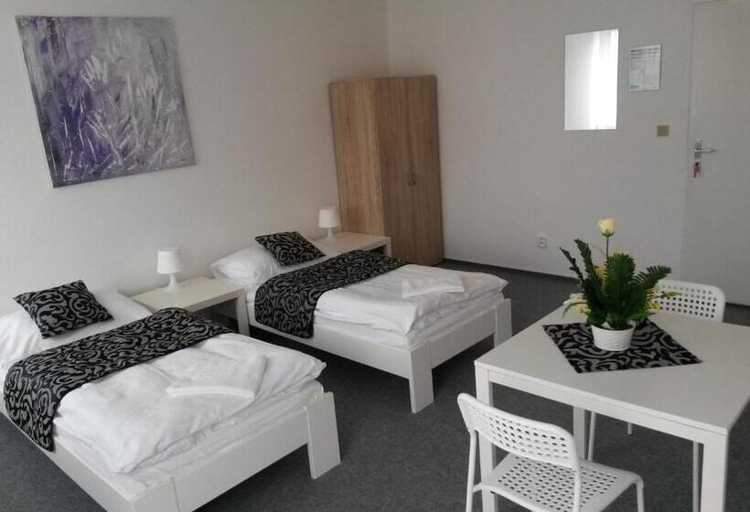 호스텔 Ubytovna Kubra