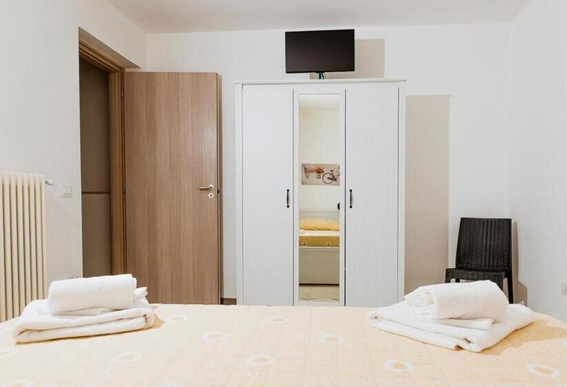 تختخواب و صبحانه A Due Passi Dal Centro