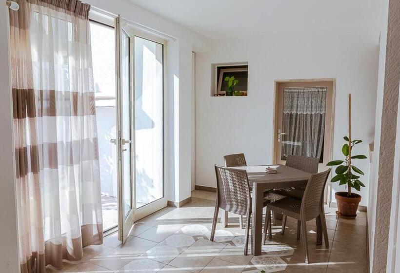 تختخواب و صبحانه A Due Passi Dal Centro