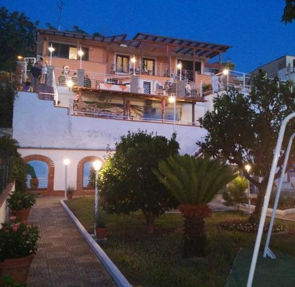 تختخواب و صبحانه Garden On The Sea