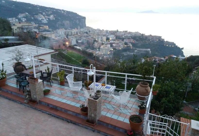 تختخواب و صبحانه Garden On The Sea