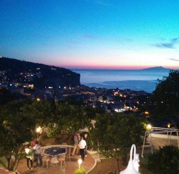 تختخواب و صبحانه Garden On The Sea