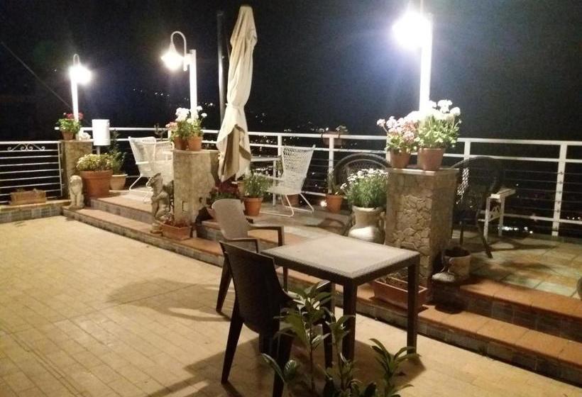 تختخواب و صبحانه Garden On The Sea
