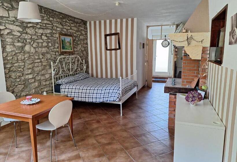 مبيت وإفطار La Taverna Dei Gufi