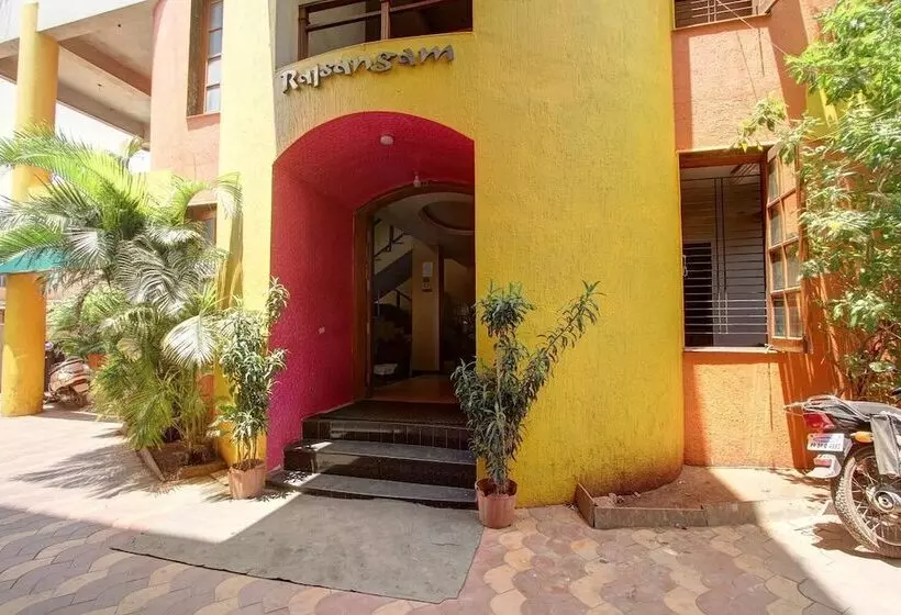 Aamiaismajoitus (B&B) Rajsangam International