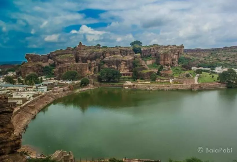 Aamiaismajoitus (B&B) Rajsangam International