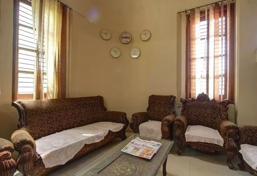 Aamiaismajoitus (B&B) Rajsangam International