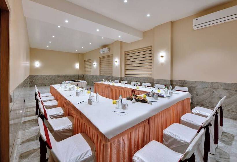 Click Hotel Bhuj