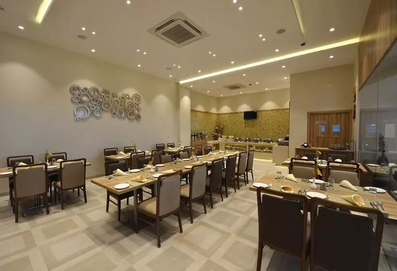Click Hotel Bhuj