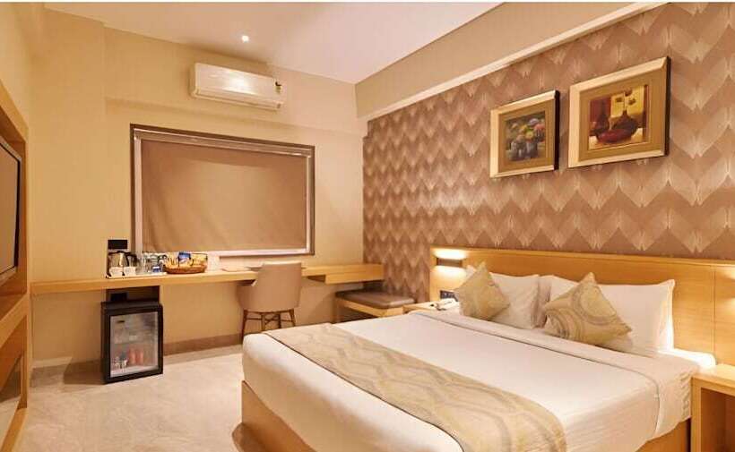 Click Hotel Bhuj