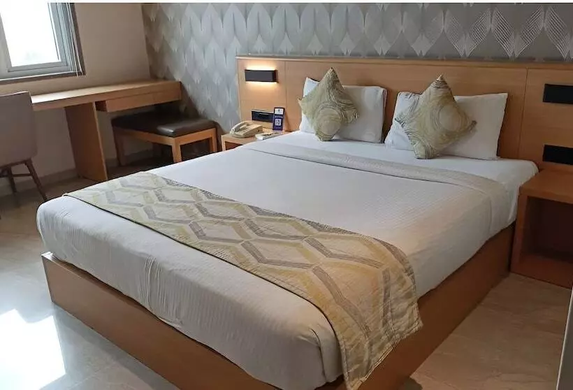 Click Hotel Bhuj