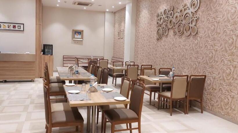 Click Hotel Bhuj