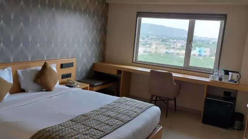 Click Hotel Bhuj