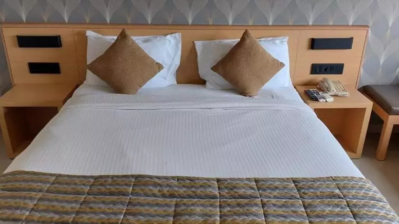 Click Hotel Bhuj