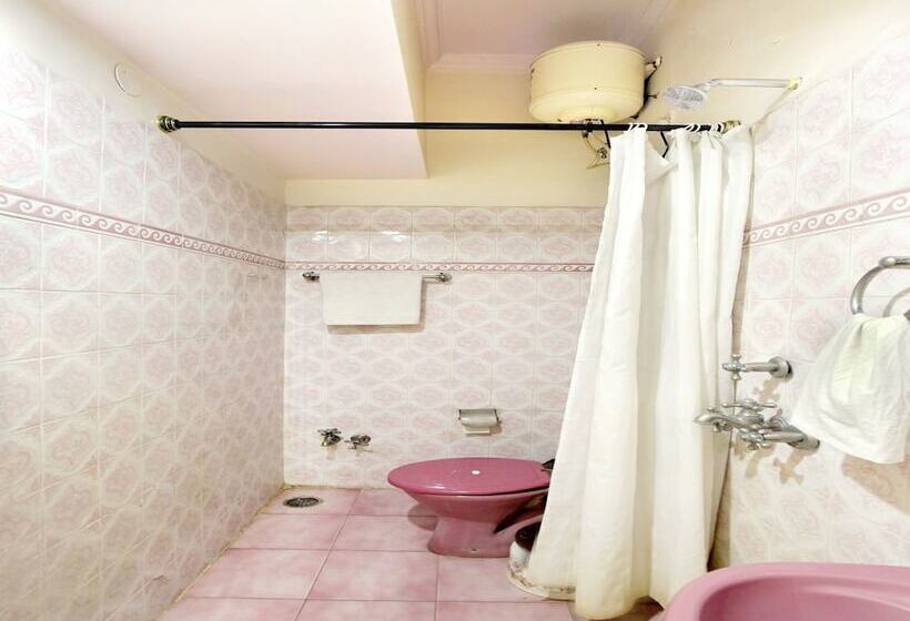 Hotel Sallow International