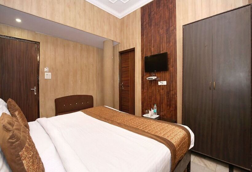 Hotel Sallow International